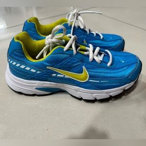 NIKE INITIATOR WOMENS RUNNING SNEAKERS
